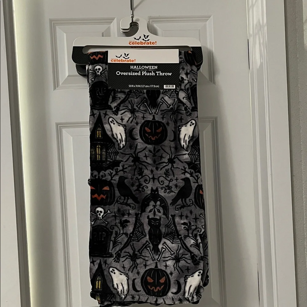 🎃 CELEBRATE HALLOWEEN OVERSIZED PLUSH THROW 50x70 Blanket